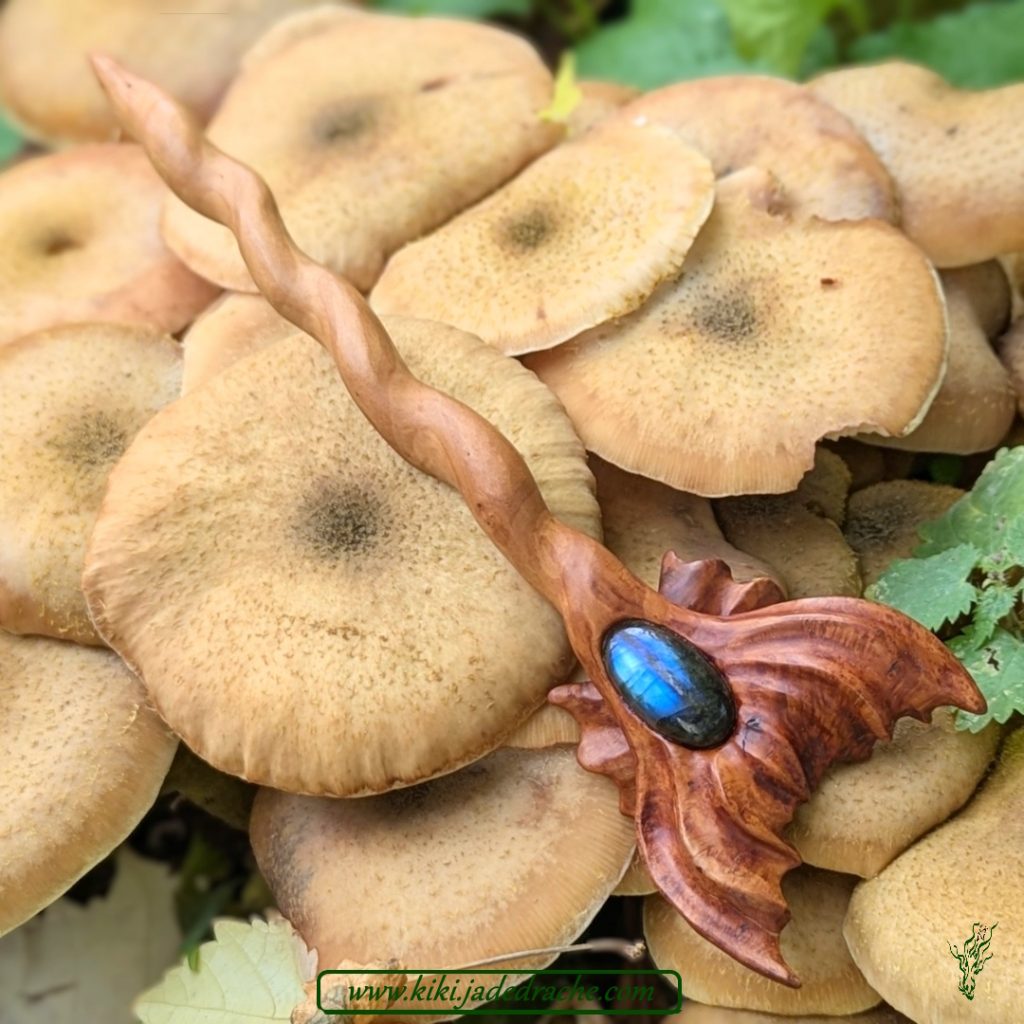 Bruyere Holz und Labradorit Haarstab Nixe